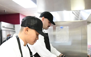 Fort Carson Soldiers prepare turkeys for Front Range community