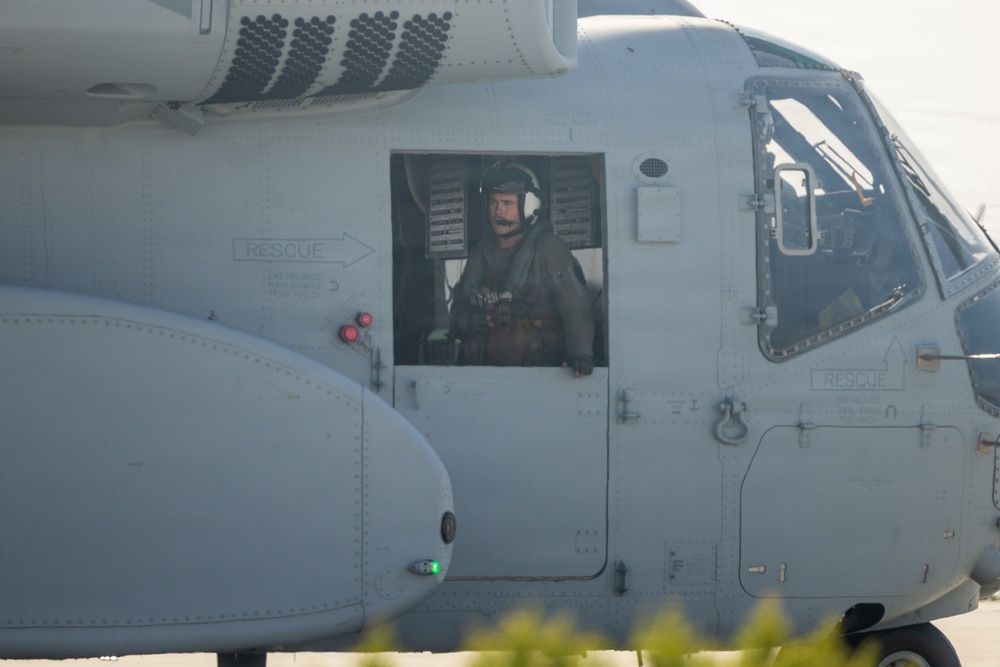 1st Recon Bn, VMX-1 conduct helocast using CH-53K