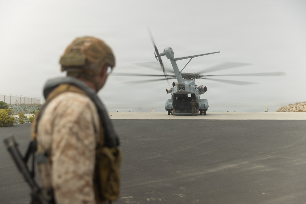 1st Recon Bn, VMX-1 conduct helocast using CH-53K