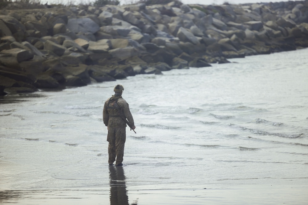 1st Recon Bn, VMX-1 conduct helocast using CH-53K