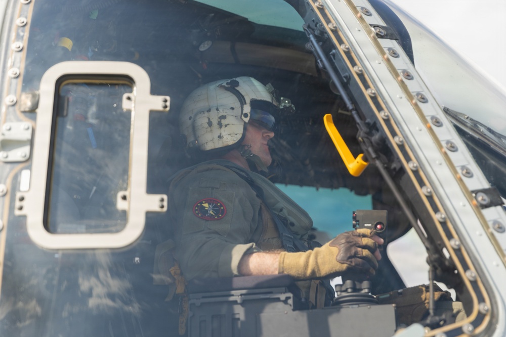 1st Recon Bn, VMX-1 conduct helocast using CH-53K