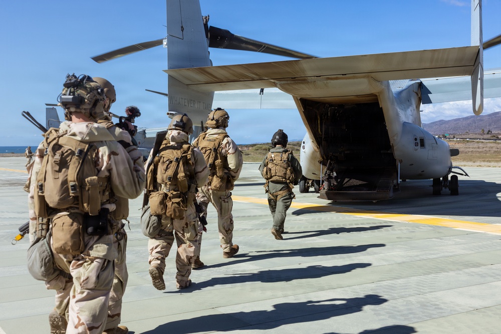 1st Bn., 1st Marines rehearse helicopter raid tactics