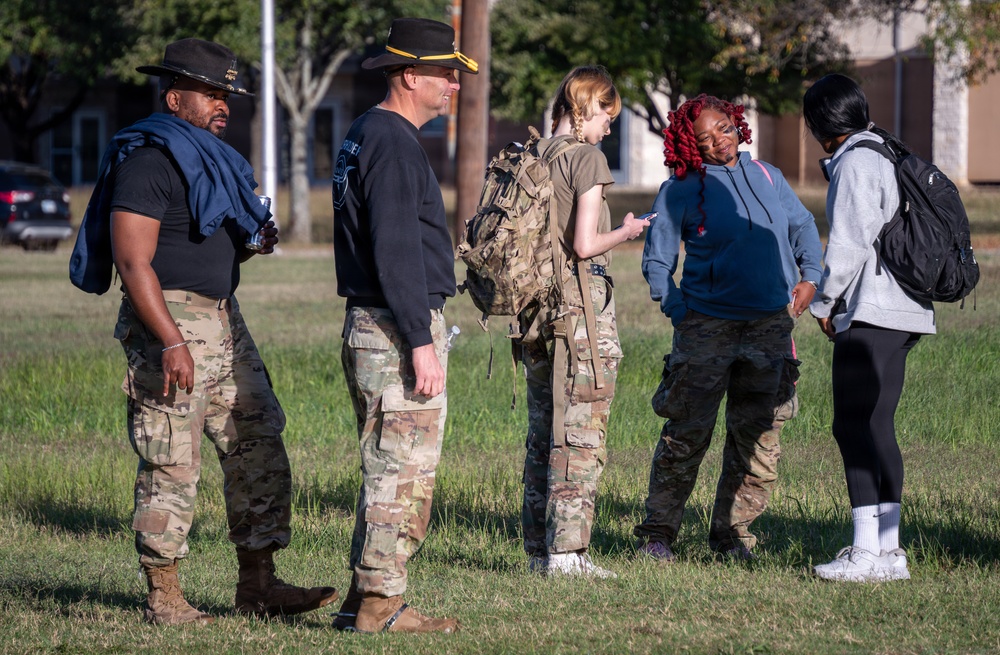 Maverick Battalion conducts a Spouse Spur Ride for 1st Cavalry Division Troopers' spouses