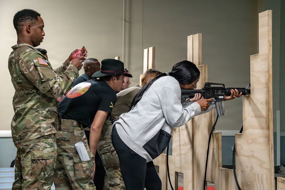 Maverick Battalion conducts a Spouse Spur Ride for 1st Cavalry Division Troopers' spouses