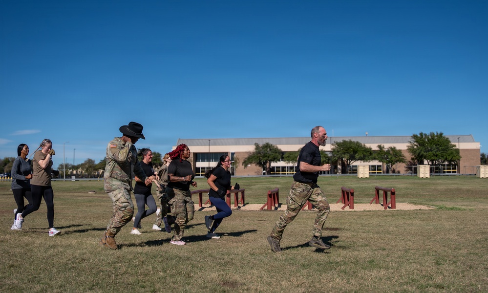 Maverick Battalion conducts a Spouse Spur Ride for 1st Cavalry Division Troopers' spouses