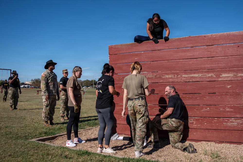 Maverick Battalion conducts a Spouse Spur Ride for 1st Cavalry Division Troopers' spouses