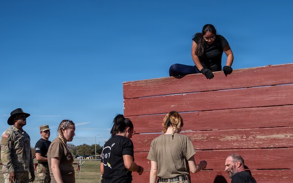 Maverick Battalion conducts a Spouse Spur Ride for 1st Cavalry Division Troopers' spouses