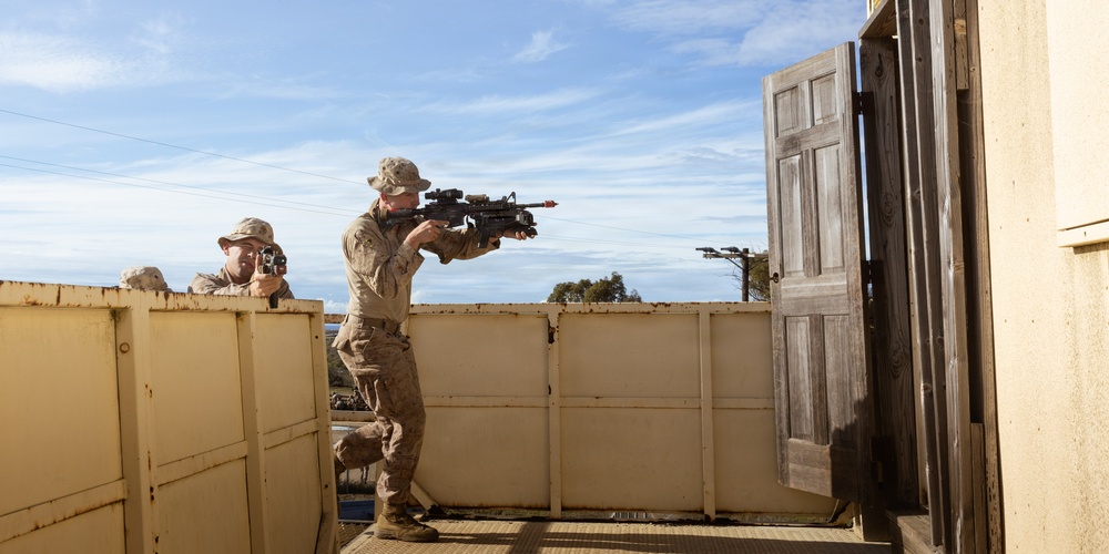 1st Bn., 1st Marines rehearse helicopter raid tactics