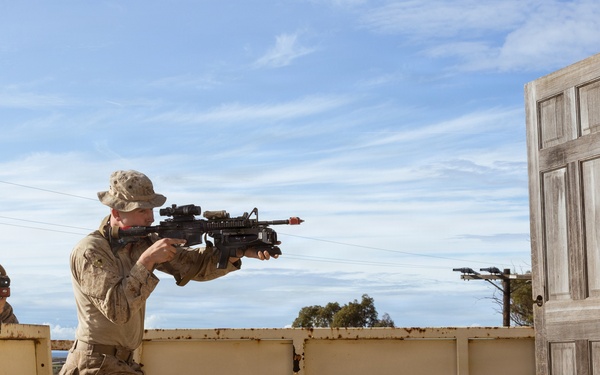 1st Bn., 1st Marines rehearse helicopter raid tactics
