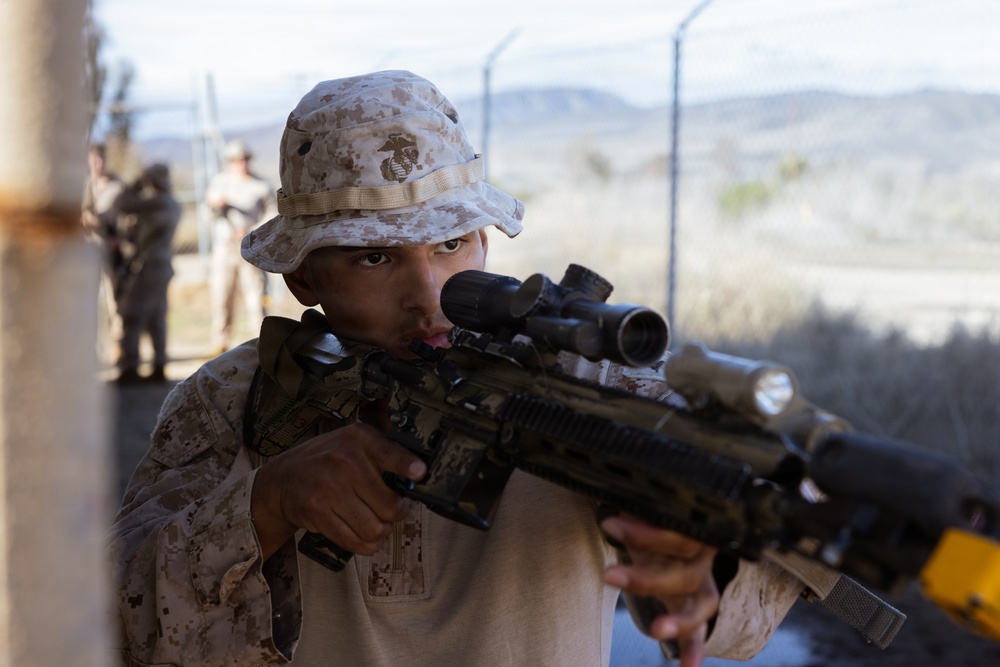 1st Bn., 1st Marines rehearse helicopter raid tactics