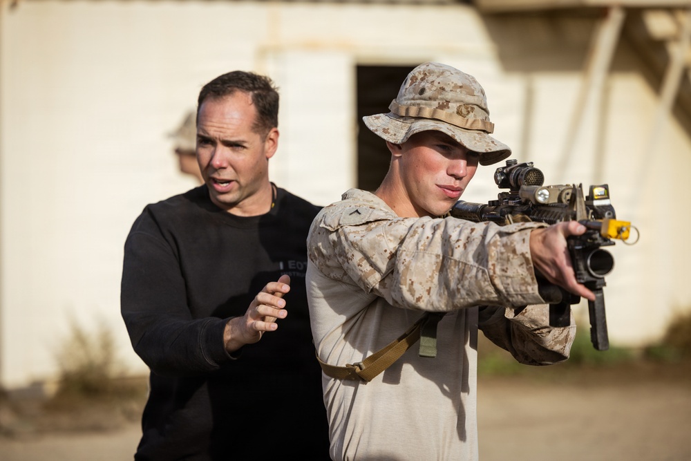 1st Bn., 1st Marines rehearse helicopter raid tactics