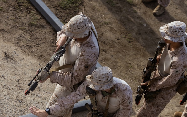 1st Bn., 1st Marines rehearse helicopter raid tactics