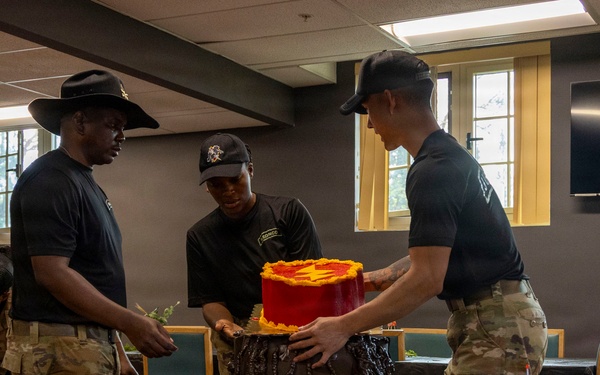 25ID &quot;Best Mess&quot; Thanksgiving Competition