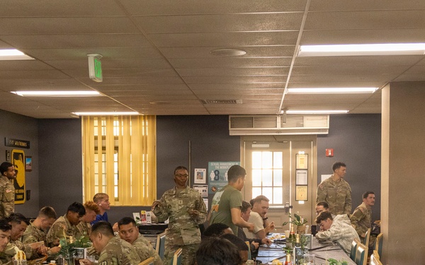 25ID &quot;Best Mess&quot; Thanksgiving Competition