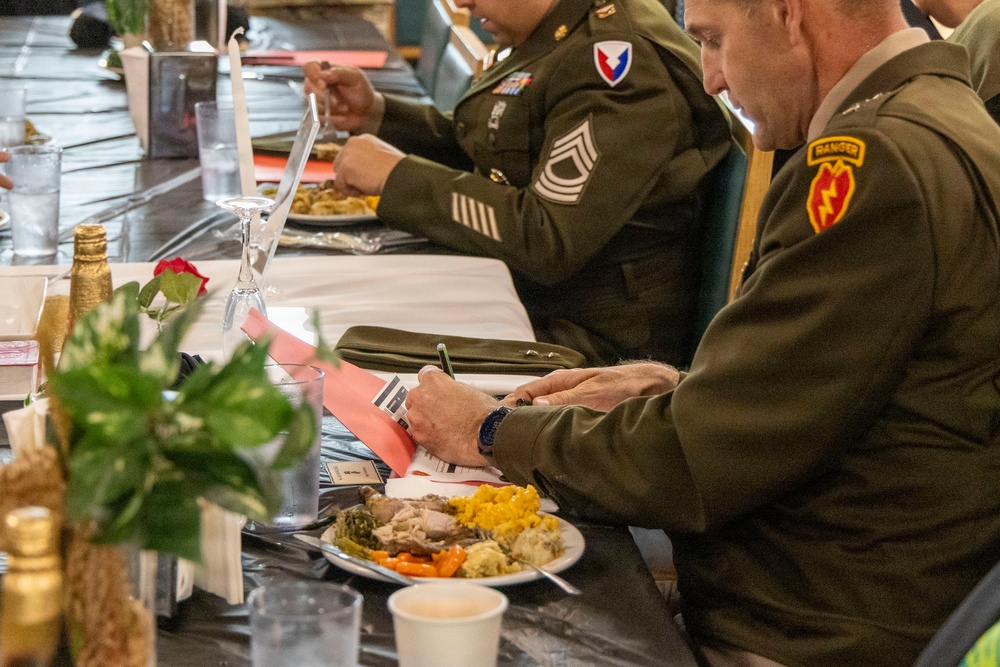 25ID &quot;Best Mess&quot; Thanksgiving Competition