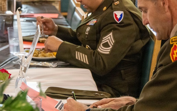 25ID &quot;Best Mess&quot; Thanksgiving Competition