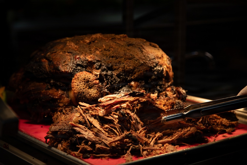 210 Field Artillery Brigade leaders serve Thanksgiving meals