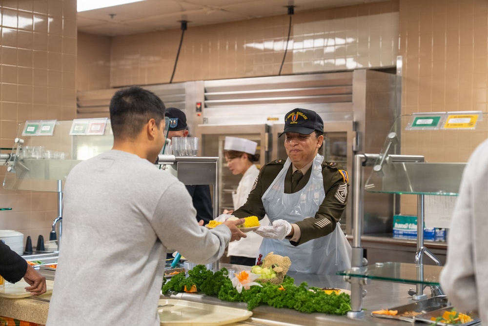 Soldiers and service members celebrate Thanksgiving at the Talon Cafe Warrior Restaurant
