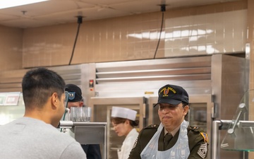 Soldiers and service members celebrate Thanksgiving at the Talon Cafe Warrior Restaurant