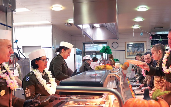 21st TSC Command Team Assist in Serving Thanksgiving Meals