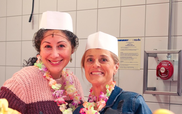 Thanksgiving Service: Leaders Deliver More Than Logistics