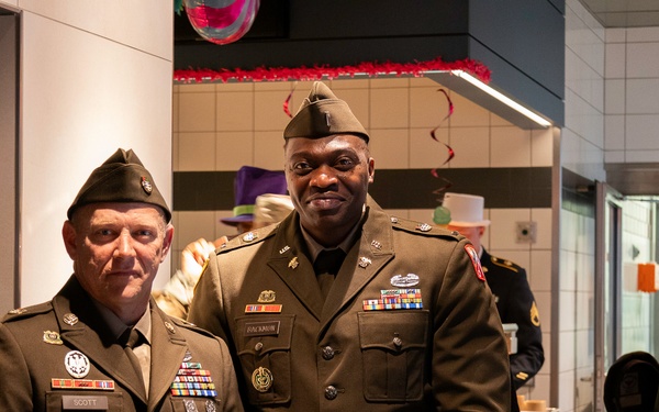 16th Sustainment Brigade Leaders Carry On Thanksgiving Tradition With Soldiers