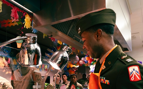 16th Sustainment Brigade Leaders Carry On Thanksgiving Tradition With Soldiers