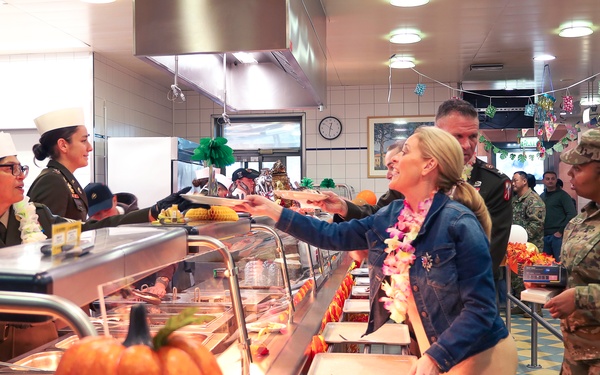 16th Sustainment Brigade Leaders Carry On Thanksgiving Tradition With Soldiers