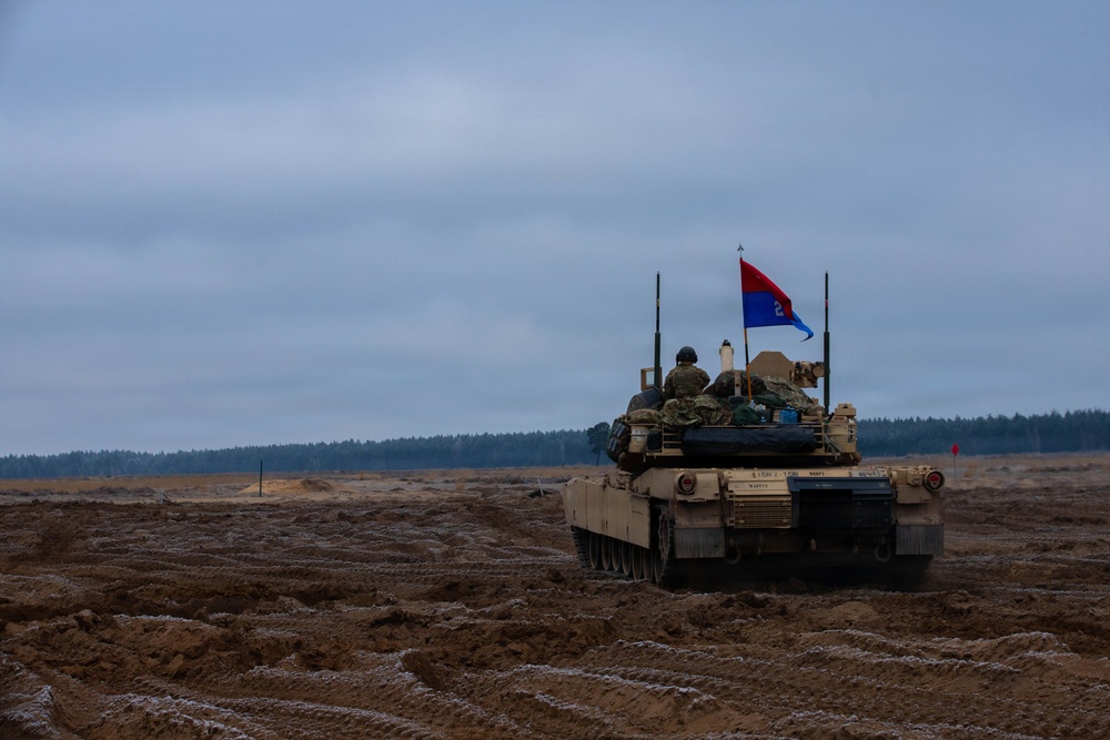 Polish commander fires M1A2 Abrams tank for first time