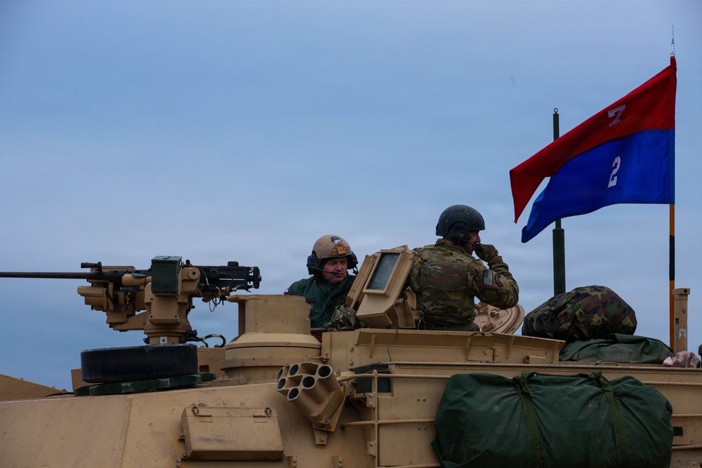 Polish commander fires M1A2 Abrams tank for first time