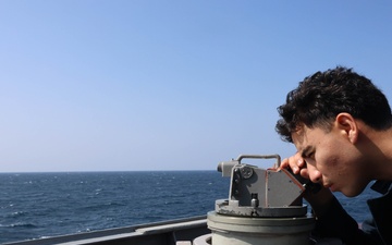 USS Roosevelt (DDG 80) Conducts Bab Al-Mandeb transit