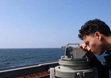 USS Roosevelt (DDG 80) Conducts Bab Al-Mandeb transit