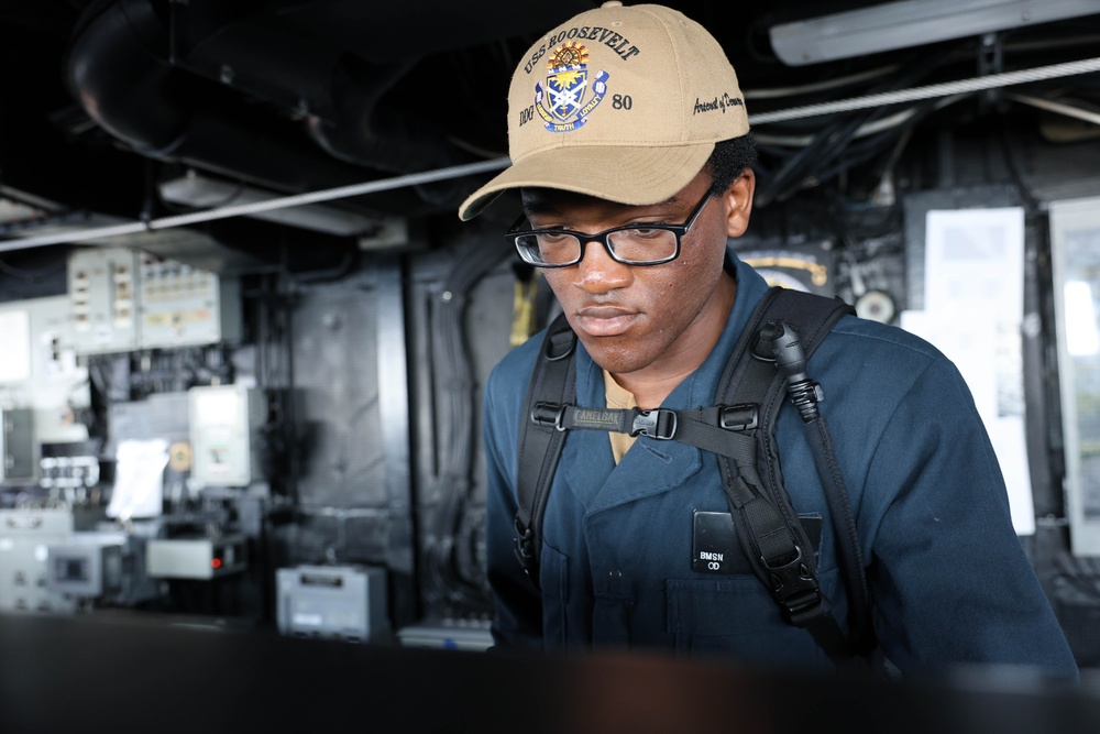 USS Roosevelt (DDG 80) Conducts Bab Al-Mandeb transit