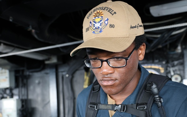 USS Roosevelt (DDG 80) Conducts Bab Al-Mandeb transit