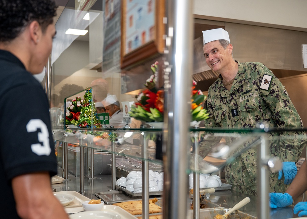 NSA Bahrain Serves Personnel and Families Thanksgiving Meals
