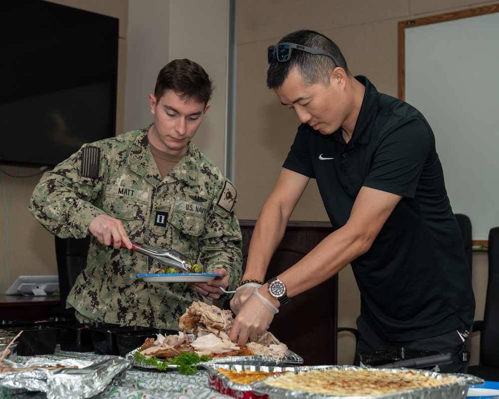 NSA Bahrain Serves Personnel and Families Thanksgiving Meals