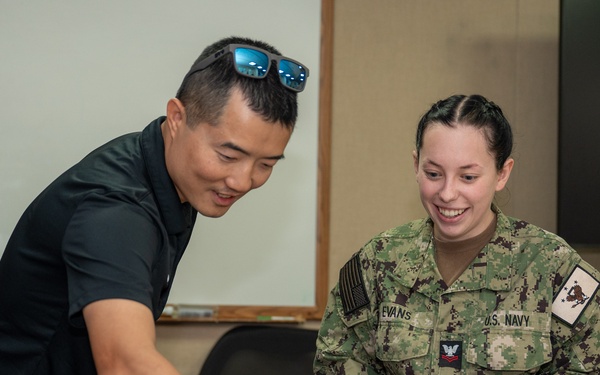 NSA Bahrain Serves Personnel and Families Thanksgiving Meals