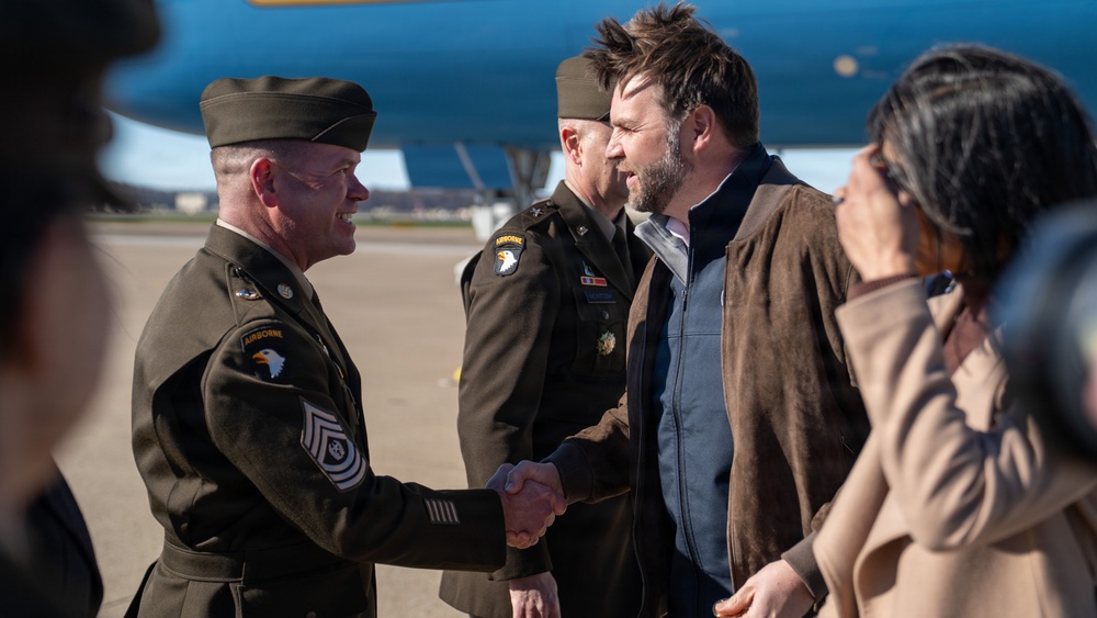 Vice President JD Vance visits Ft. Campbell, KY for Thanksgiving