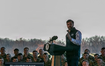 VP visits Fort Campbell