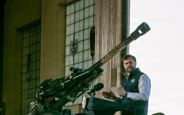 VP visits Fort Campbell