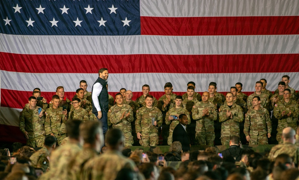 VP Visits Fort Campbell