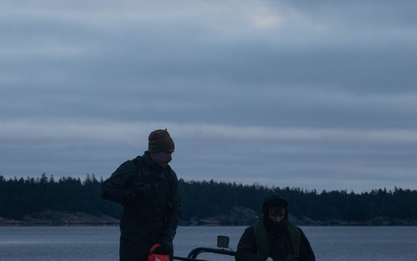 FREEZING WINDS 25 - Explosive Ordnance Disposal Underwater Demolition and mine towing Operations
