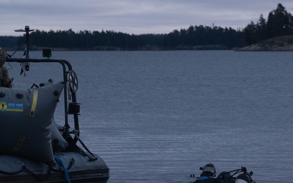 FREEZING WINDS 25 - Explosive Ordnance Disposal Underwater Demolition and mine towing Operations