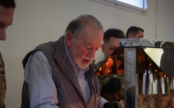 Mike Huckabee visits USARCENT for Thanksgiving