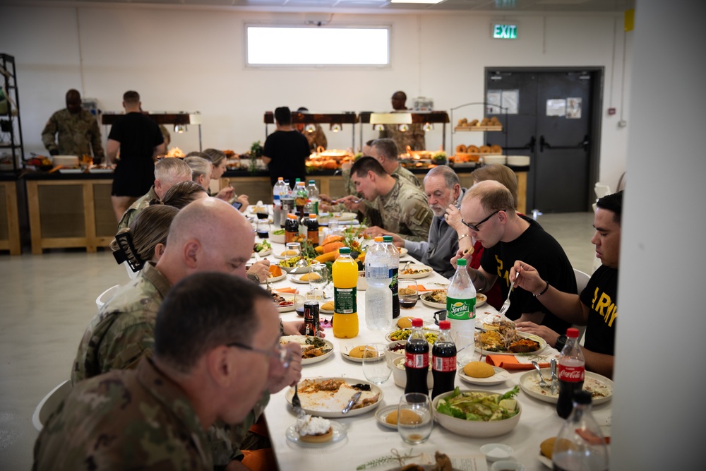 Mike Huckabee visits USARCENT for Thanksgiving