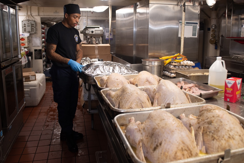Nimitz Sailors Prepare Thanksgiving Dinner