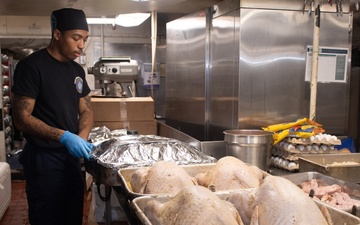 Nimitz Sailors Prepare Thanksgiving Dinner