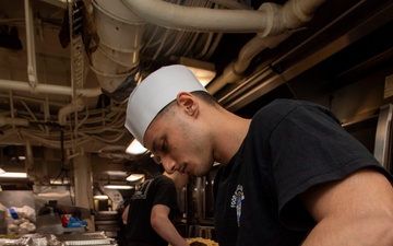 Nimitz Sailors Prepare Thanksgiving Dinner