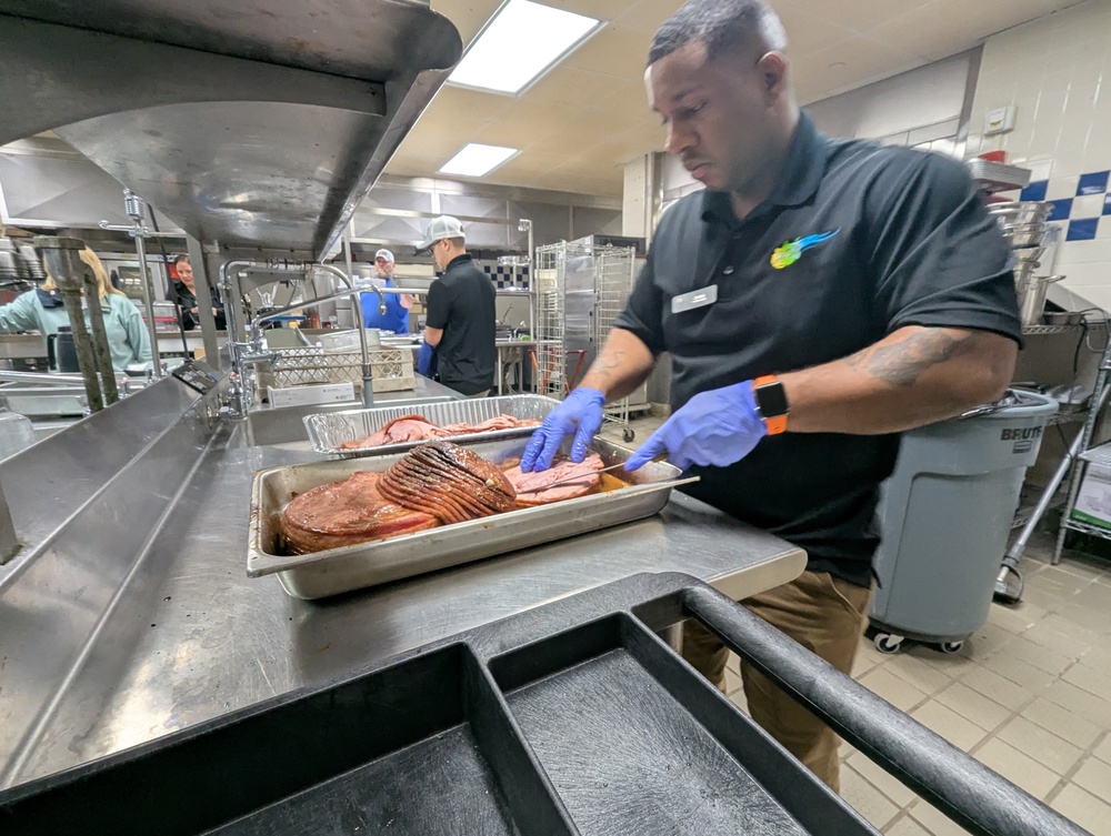 Fort Drum FMWR hosts Thanksgiving meal for the community