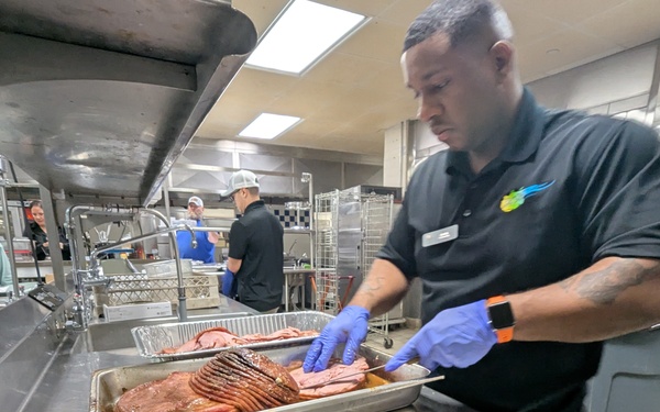 Fort Drum FMWR hosts Thanksgiving meal for the community